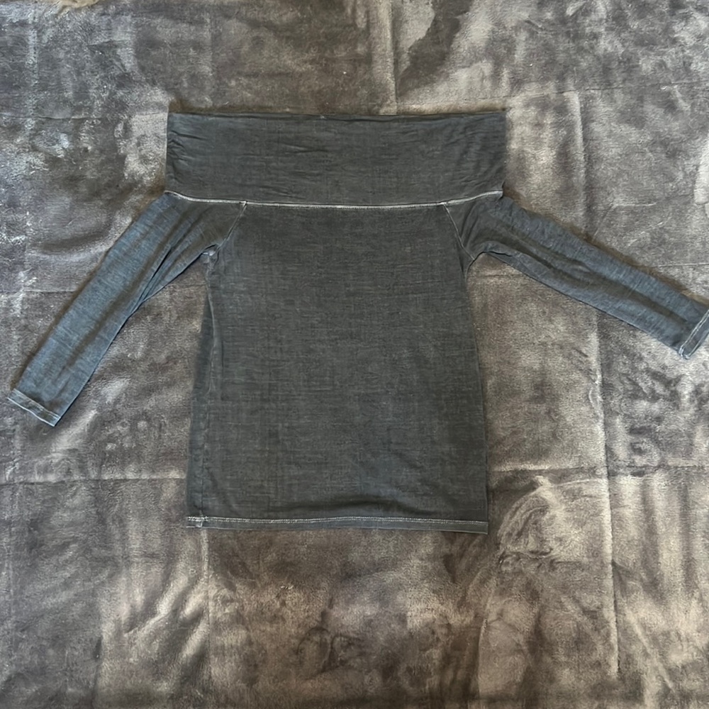 American Eagle cold shoulder cropped shirt